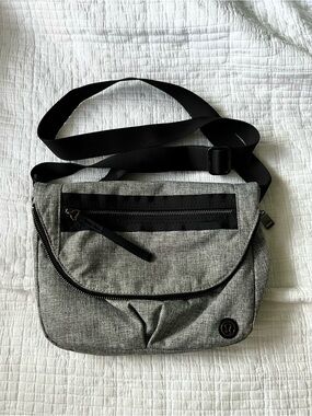 lululemon.bags Lululemon Belt Bag Lululemon Everywhere Belt Bag 1L One Size Black
